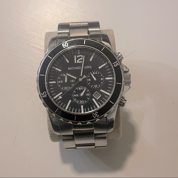 Black face with stainless steel band, extra links included. Batteries are dead. - Picture 1 of 3